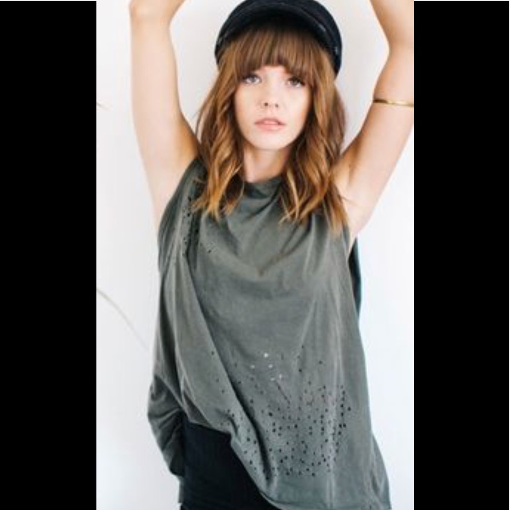 Knot sisters distressed jersey tee
